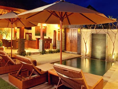 AKOYA POOL VILLAS The Akoya Pool Villas have a private pool, a spacious open living area with a kitchen / kitchenette.