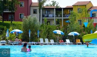 ACCOMMODATION RESIDENCE Located in Castelnuovo d/g, just 7 km far from the lake. This modern residence offers 182 apartaments bult around a wide park, three big pools and a beautiful amusement park.