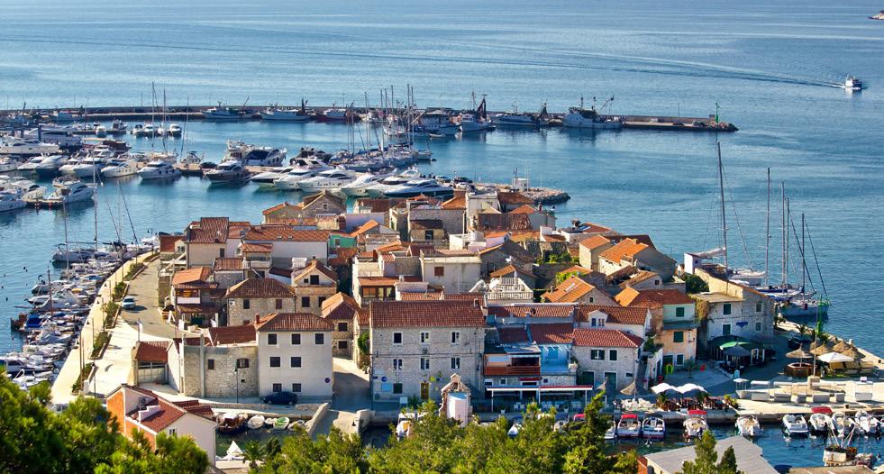 Please note that this is just a possible trip suggestion. The Croatian coast, with its countless small islands and bays, offers a a lot of bathing stops and sailing opportunities.