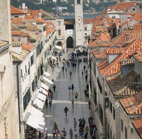 こだわりの旅 バルカン半島 コース No P21600 Croatia~Montenegro~Albania Day 1. Dubrovnik Dubrovnik, that is a remarkably well-preserved example of a late-medieval walled city, with a regular street layout.