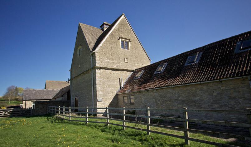 The building dates back to 1616 and benefits from a recent conversion to create a light and airy