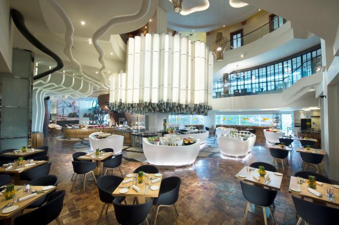 Seating Capacity: 68 Vasco's An innovative all-day-dining restaurant designed with an al fresco urban park feel.