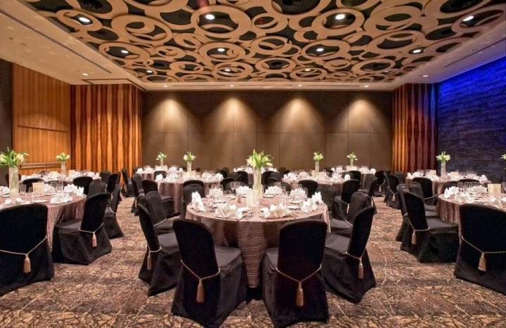 MEETINGS & EVENTS BALLROOMS Grand Ballroom Pillar-less and peerless, it is convenient and flexible With space for