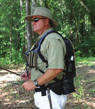 Angler s Chest Pack M90104 This Chest Pack features a flexible removable fly tray and a large accessory pocket, all accessible with easy access zipper pulls.