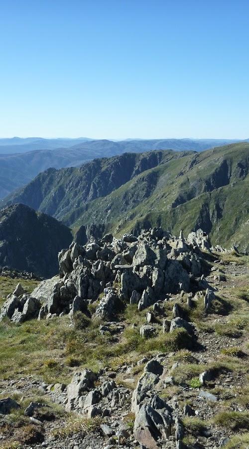 Main Range Walk - Charlotte Pass to Mount Kosciuszko 9 hrs Hard track 21.9 km Circuit 4 920m This full day walk explores some of the greatest alpine country on offer in NSW.
