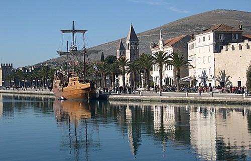 Trogir, listed as UNESCO WH site. Sightseeing circa 1 hour.