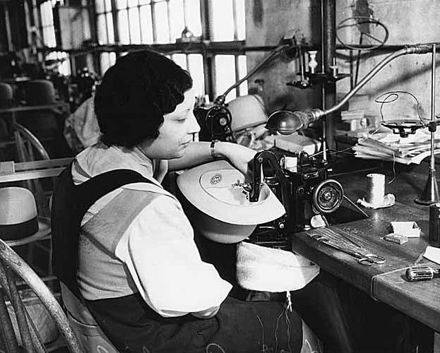 During World War II, Rosie the Riveter made Lake Union a center of aircraft engine manufacturing.