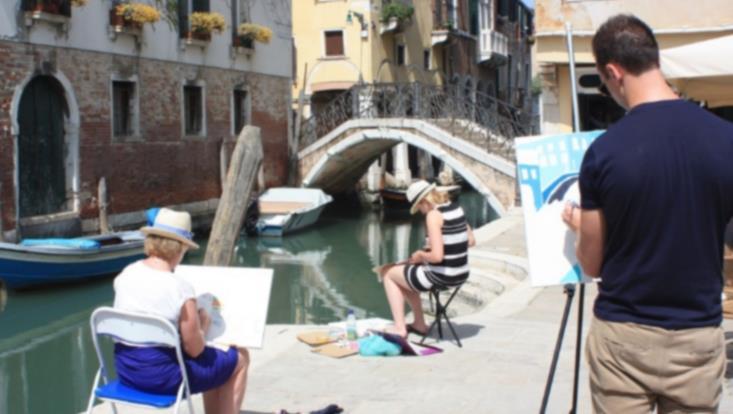 10 PAINTING VENICE 8 Immortalize your stay in Venice, not by taking a picture, but by painting Venice, with its canals, bridges, gondolas and everything that characterizes its beauty.