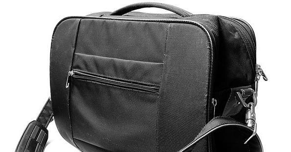 Slika 2. Ručna prtljaga Izvor: http://www.sudex.ba/wp-content/uploads/2015/02/putna-torba.jpg 2.3.2. Predana prtljaga U predanu prtljagu (slika 3.