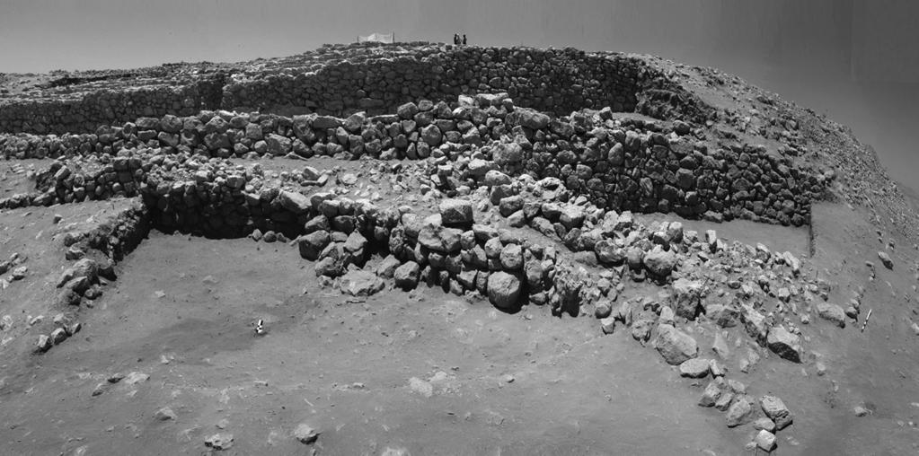 4: Khirbet al-batrawy: general view of the row of EB IIIB (2500-2300 BC) buildings