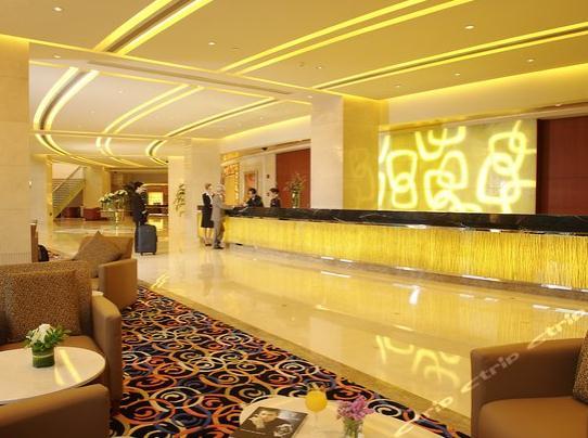 Opposite the meeting hotel Room rate: RMB 1400/night Tel: +86 21 6036 8888 Fax: +86 21 6036 8889 Website: http://www.marriott.