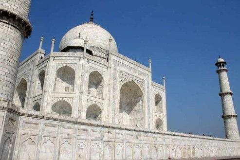 The Old Delhi part of the tour will take you through the old, narrow streets of medieval Delhi marked by old mansions, centuries old market and thousands of people milling about in their daily