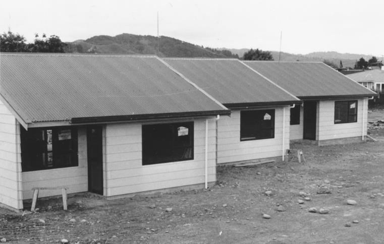 The subdivision area used the naming theme of New Zealand Mountains and Ranges. Holdsworth Avenue was recorded in the Wises NZ Post Office Directory 1959 & 1961-1962 volumes.