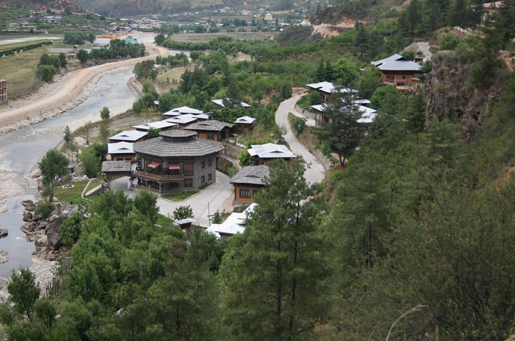 MONGAR WANGCHUK LODGE Set on a gently sloping hillside above the town of Mongar in eastern Bhutan, the Hotel Wangchuk offers up some spectacular views of the surrounding mountains and farmland.