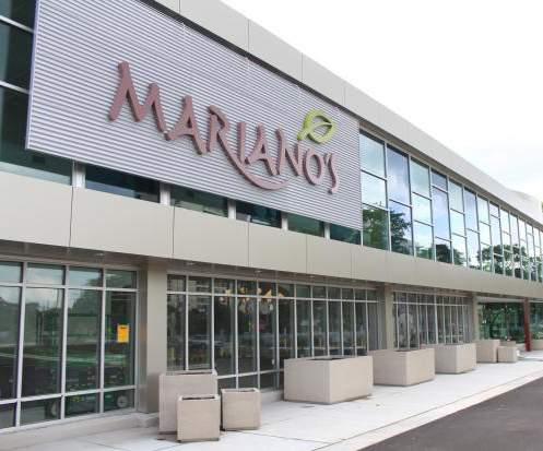 2017 SHOPPING CENTER REPORT GOURMET GROCERY CONTINUES TO LEAD NEW DEVELOPMENT New development continues to revolve around gourmet grocery stores, specifically Mariano s Whole Foods.