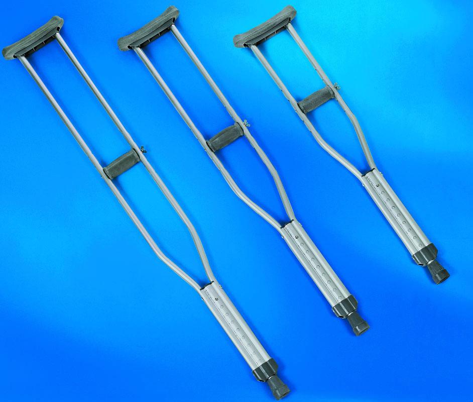 8130-J, 8130-A, 8130-T Strong and comfortable, Invacare s Bariatric crutches range in sizes from junior to tall adult. Large, double push-buttons allow for height adjustments in 1" increments.