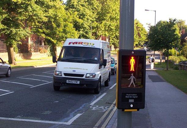 4.2 Nearside signals A feature of Puffin crossings is nearside pedestrian signals.