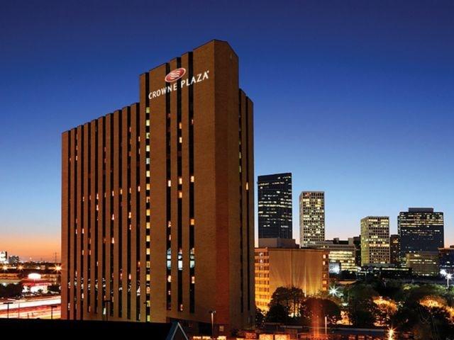 The Crowne Plaza Hotel River Oaks 2712 Southwest Freeway Houston, TX 77098 (800) 227-6963 Room Rates ($129.