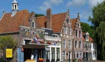 Day 5: The Hague Papendrecht 60 or 68 km This tour will take us to Delft, an important university city like Leiden.