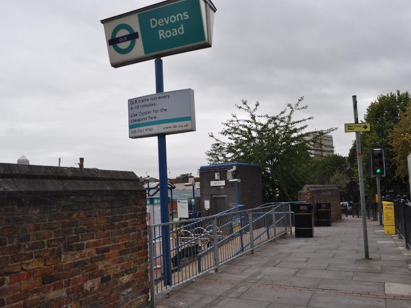 TRANSPORT LINKS FROM DEVONS ROAD DLR Residents at Parkside Apartments will be within 8 minutes walk of DLR tube services at Devons Road or under 10 minutes from Langdon Park DLR.