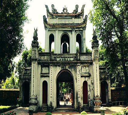 of a Lotus ﬂower), Ho Chi Minh s private residence, the Tran Quoc Royal Pagoda (a stunning Pagoda situated between city s two lakes, oﬀering stunning views of Hanoi) and the Temple of Literature