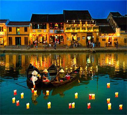 before arriving at your hotel in Hoi An. Hoi An A picturesque riverside town, Hoi An was formally the port of the Cham Kingdom.