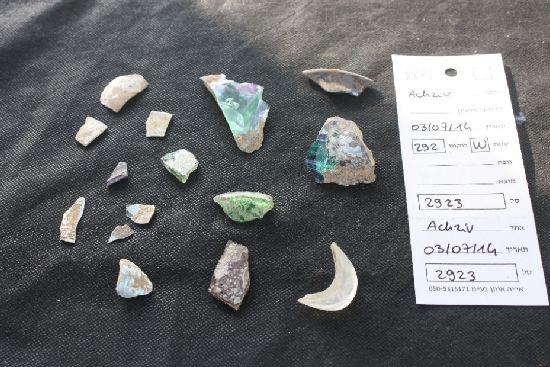 Fig. 28: Selected glass fragments from the Western Section.