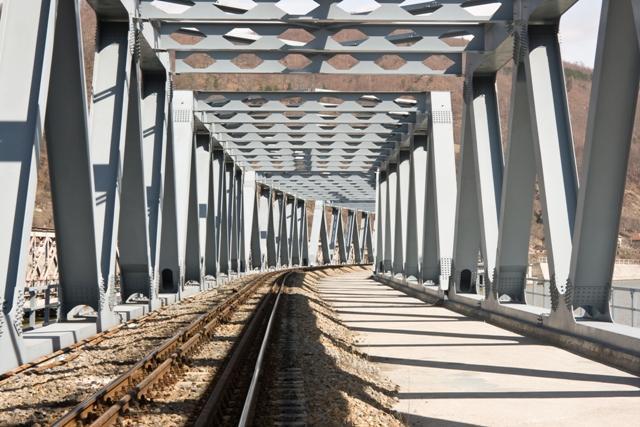 3. Romanian railway infrastructure network facts & figures Tunnels & bridges 17,945 bridges