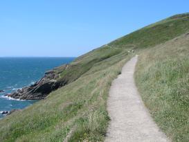 This path is approximately 1 metre wide, and between here and the viewpoint at Baggy Point there are only 2