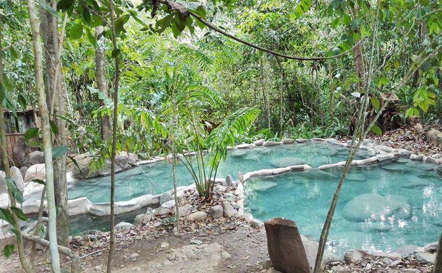Relax in the mineral hot water spring at Dos Bocas. The temperature is 35ºC = 95ºF U$ 45.