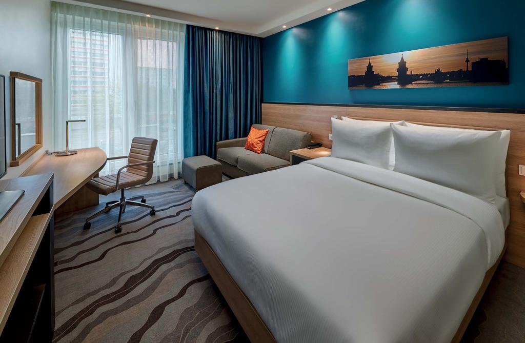 Hampton by Hilton Berlin City Centre Alexanderplatz, Germany Brand overview Hampton by Hilton delivers a friendly and consistent hotel experience at a competitive price point to business and leisure