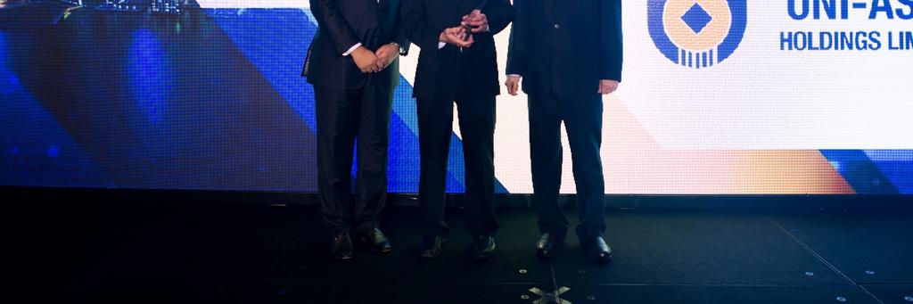 SIAS ). This is the second year the Group was awarded Most Transparent Company Award. Uni-Asia Group CFO Mr. Lim Kai Ching (center) receiving the award from Mr.