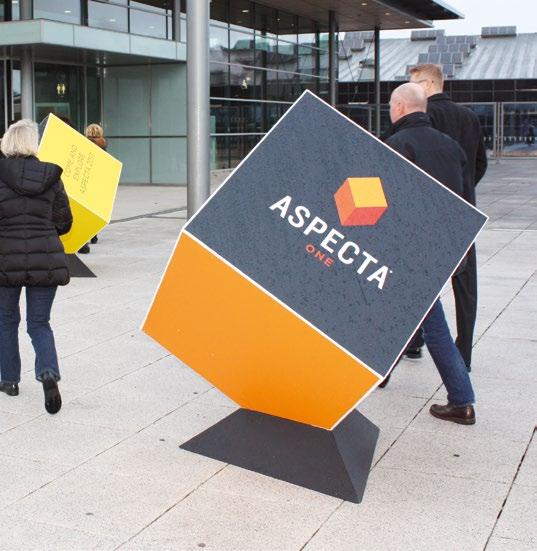Advertising cubes Bearing a total of six advertising surfaces, the advertising cubes are guaranteed to grab the attention of passers-by in any direction.