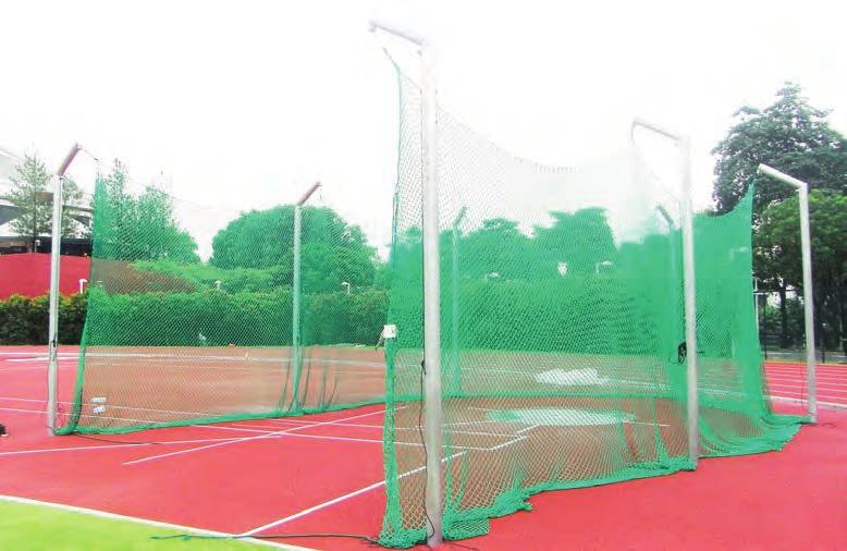 All posts are equipped with a spacer to keep the net in the correct position. The cage is equipped with a knotless UV protected PP net.