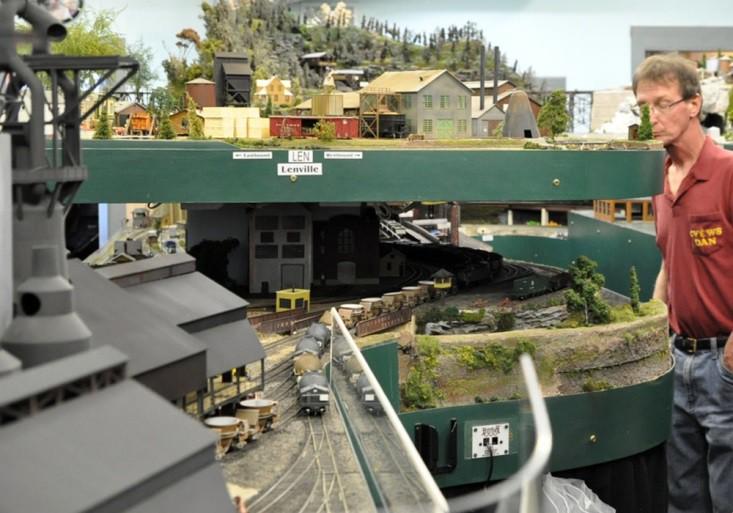 Cuyahoga Valley & West Shore Club HO Scale Review and Photos by David Arday The CV&WS layout is located in a former railroad depot along what is now the Norfolk Southern right-of-way (formerly NYC,