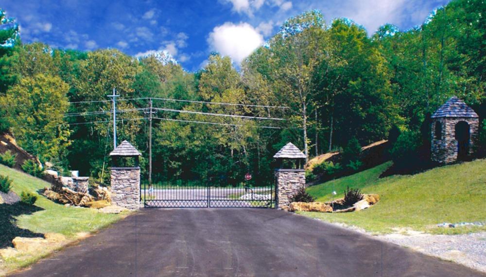 PROPERTY DESCRIPTION PROPERTY OVERVIEW One of the most private and natural settings at the base of the Great Smoky Mountains, Happy Creek is Sevier County's first restricted, gated equestrian