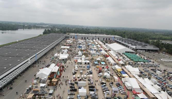 EXHIBITIONS Every year, Bordeaux Events organises over 50 trade and general public exhibitions and hosts 400,000 people. Reception and modular exhibition areas are available to organisers.