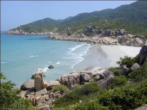 Cam Ranh (Highway 1A) to Vinh Hy Bay This is the new section that provides access to the northern Ninh Thuan Coast for the first time.