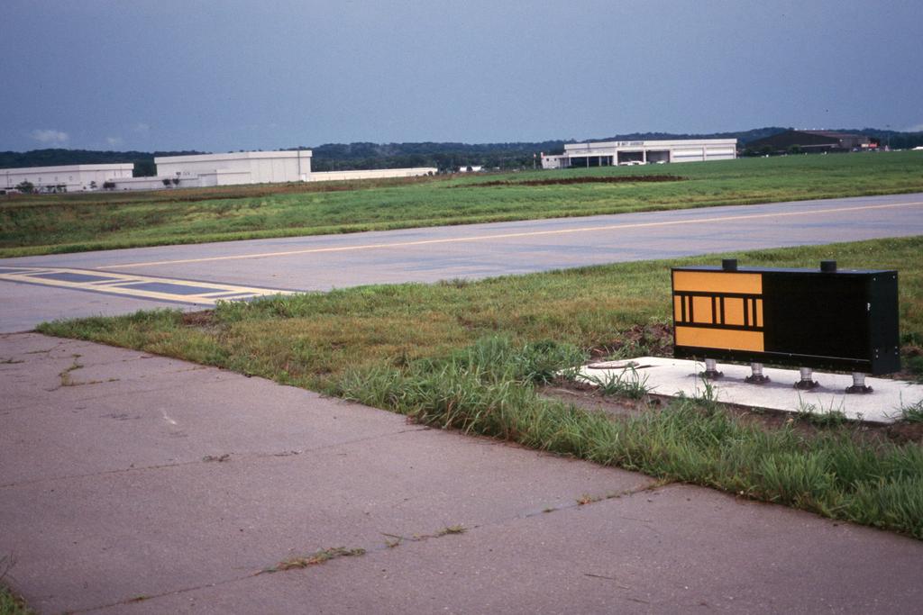 FAA Standards Boundary Signs In the U.S., the inscription on boundary signs for an ILS critical area depicts the pattern B holding position marking.
