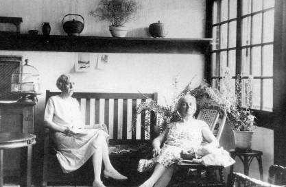 Helen Beardmore (left) and Mary Yates