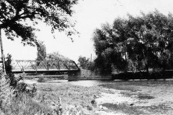 Original location of the bridge over the Credit River as an entry point into the Village HCD Views and vistas both to and from the bridge provide an opportunity to experience the landscape within the