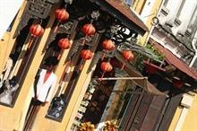 Hoi An is a town with traditional houses and is considered by many travelers as one of the most attractive and one of the most fun places to experience Vietnam.