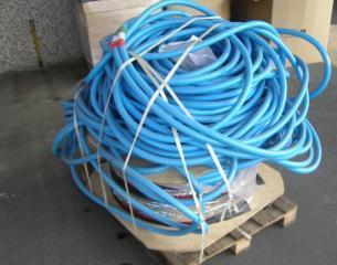 Attempts to recoil badly stored hose may results in twisting and kinking of the product and compromise the safety of the operation. Do not coil hose below its stated minimum bend radius.