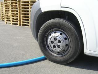 4) Do not squash the hose! Hose may be squashed on the drum or when going through the sewer if excessive tensions are being used which should be avoided.