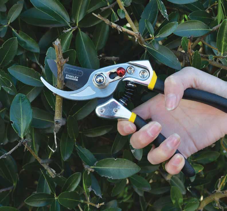 FATMAX PRUNERS AND SHEARS Bypass pruners: Best used on live growth for smooth clean cuts