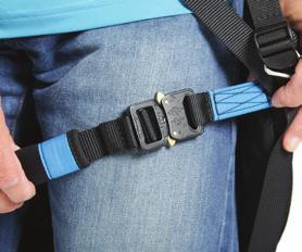 This can be completely removed if wish CHEST STRAP The setting of the chest strap is very sensitive, only small adjustments have a significant impact on the feel in flight.