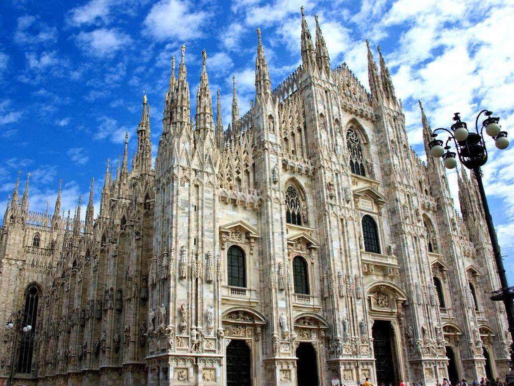Full day excursion in Milan Teenagers Adult We will leave to Milan by train and after a comfortable trip of 1 and half hour we