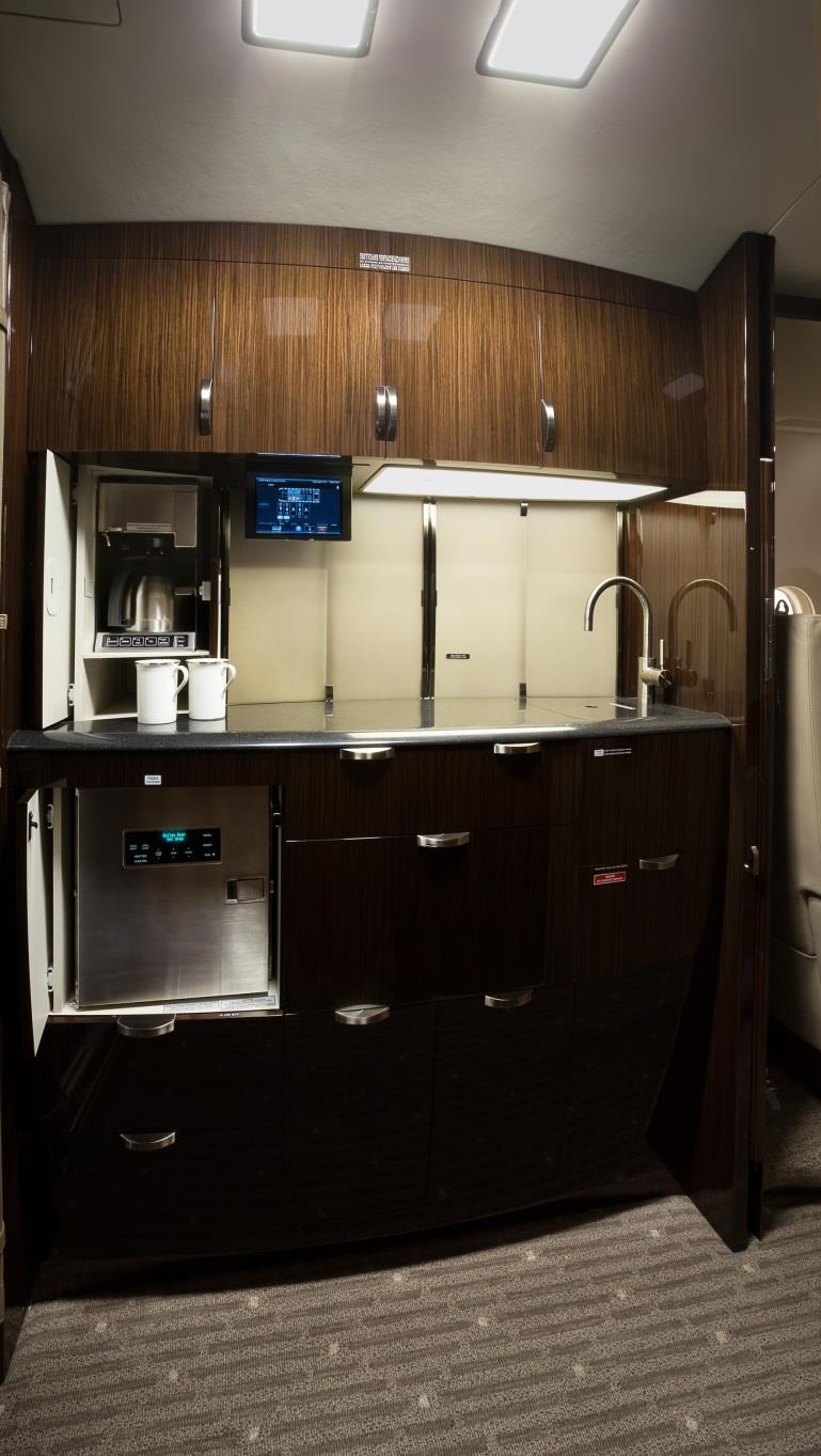 GALLEY & LAVATORY Forward Galley Looking Aft Aft