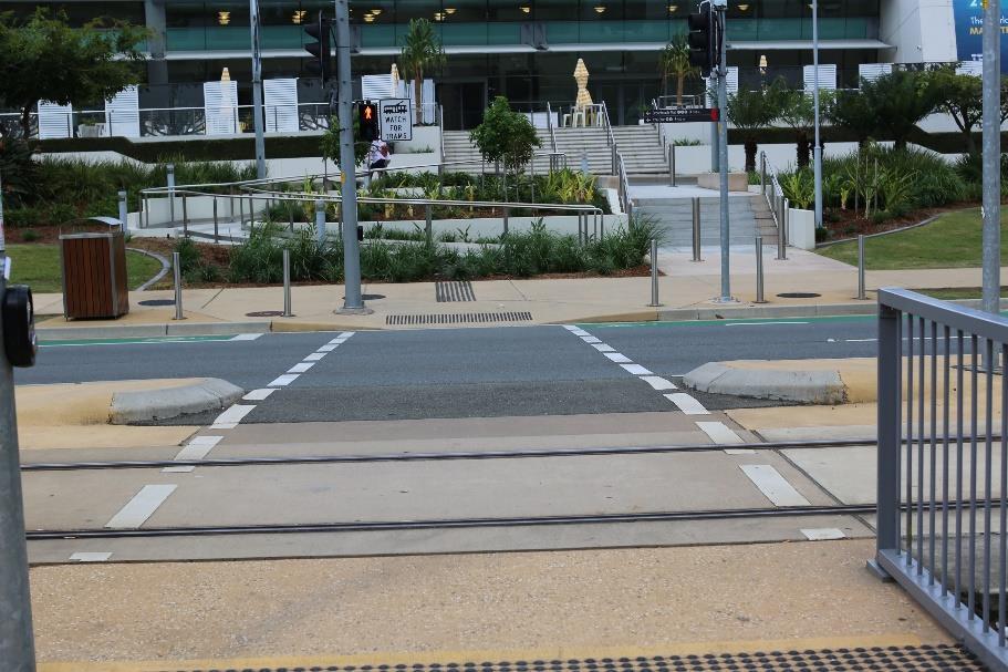 Access from the station to the ramp is via a signalled pedestrian crossing. The pedestrian crossing has ground surface indicators.