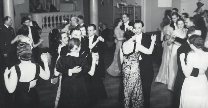 - 1929 A fashion ball at the Hotel